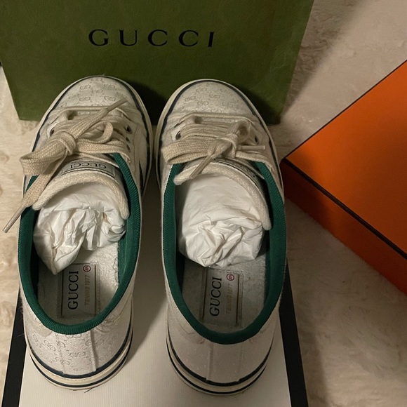 Classic white 1977 low top Gucci sneakers. - Picture 4 of 6